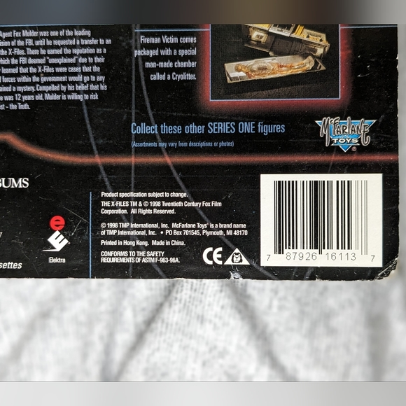 McFarlane Toys The X-Files Fight The Future Fireman Action Figure Series 1 NIB - Picture 6 of 6